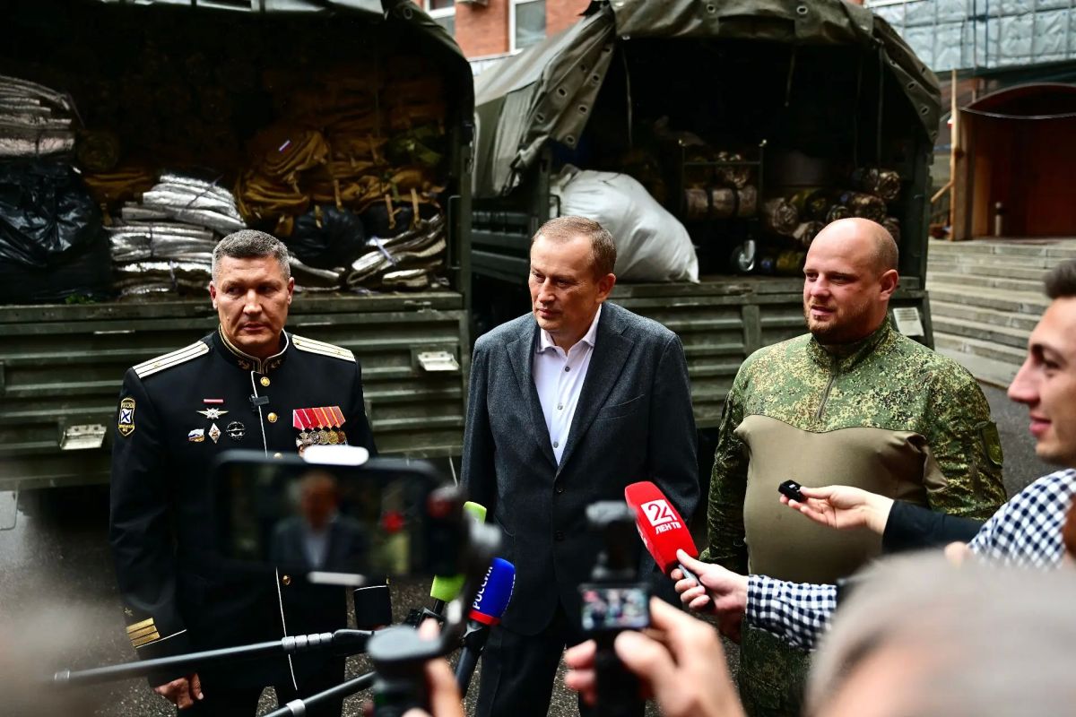 Александр Дрозденко: Сегодня при поддержке фонда «Ленинградский рубеж» отправили новую партию помощи бойцам «БАРС-Ленинградец» — год назад добровольческий отряд получил имя «Ленинградец» Александр Дрозденко: Сегодня при поддержке фонда «Ленинградский рубеж» отправили новую партию помощи бойцам «БАРС-Ленинградец» — год назад добровольческий отряд получил имя «Ленинградец»