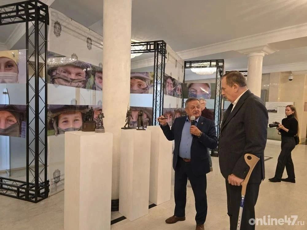 Губернатор Александр Дрозденко принимает участие в церемонии открытия передвижной экспозиции «Лица Победы Губернатор Александр Дрозденко принимает участие в церемонии открытия передвижной экспозиции «Лица Победы