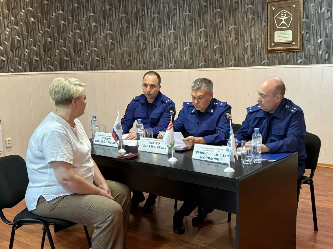 Прокурор Ленинградской области провёл личный прием работников АО «Сясьский ЦБК» Прокурор Ленинградской области провёл личный прием работников АО «Сясьский ЦБК»