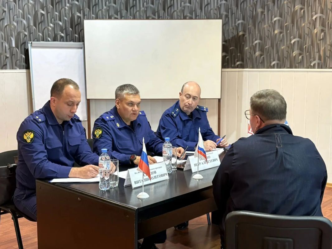 Прокурор Ленинградской области провёл личный прием работников АО «Сясьский ЦБК» Прокурор Ленинградской области провёл личный прием работников АО «Сясьский ЦБК»