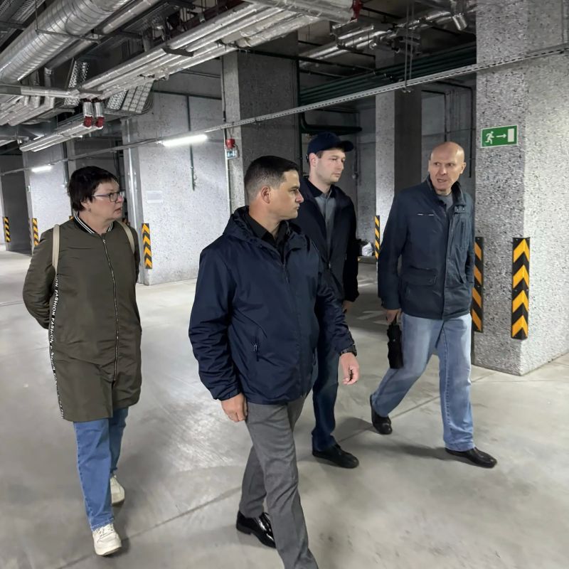 Председатель комитета провел выездное обследование многоквартирных домов в Мурино Председатель комитета провел выездное обследование многоквартирных домов в Мурино