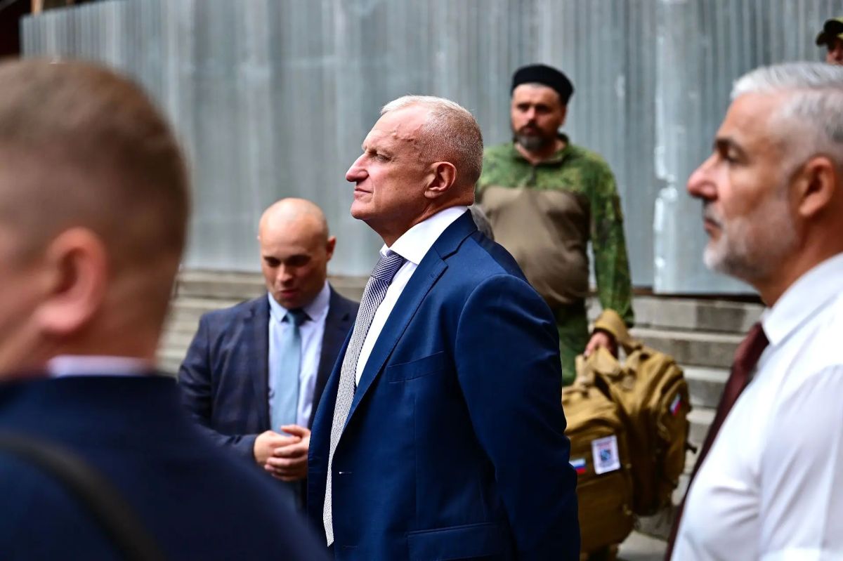 Александр Дрозденко: Сегодня при поддержке фонда «Ленинградский рубеж» отправили новую партию помощи бойцам «БАРС-Ленинградец» — год назад добровольческий отряд получил имя «Ленинградец» Александр Дрозденко: Сегодня при поддержке фонда «Ленинградский рубеж» отправили новую партию помощи бойцам «БАРС-Ленинградец» — год назад добровольческий отряд получил имя «Ленинградец»