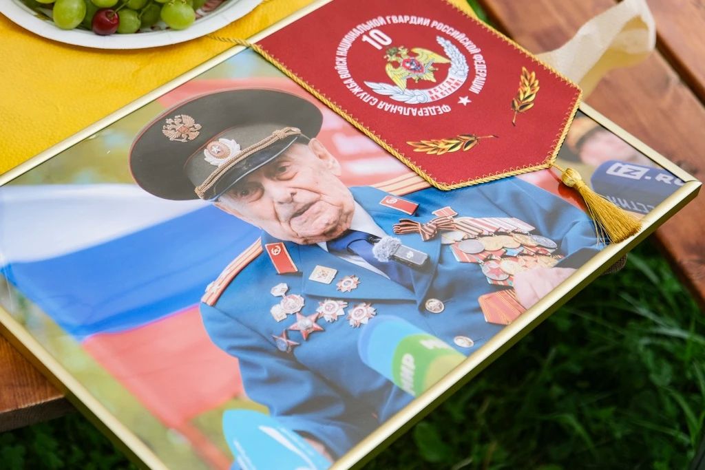 Петербургские росгвардейцы исполнили просьбу 103-летнего ветерана Великой Отечественной войны Петербургские росгвардейцы исполнили просьбу 103-летнего ветерана Великой Отечественной войны