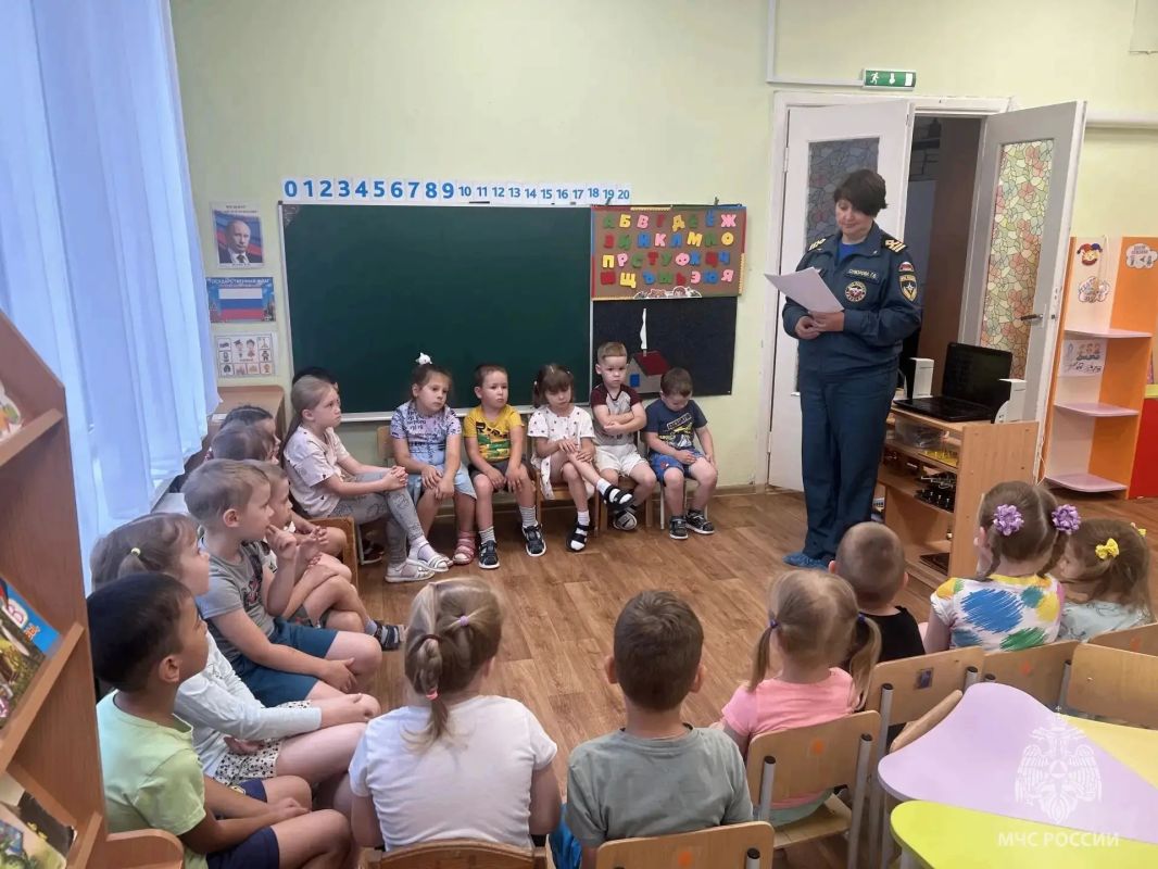 Занятие по безопасности в детском саду «Улыбка» в Тихвине Занятие по безопасности в детском саду «Улыбка» в Тихвине