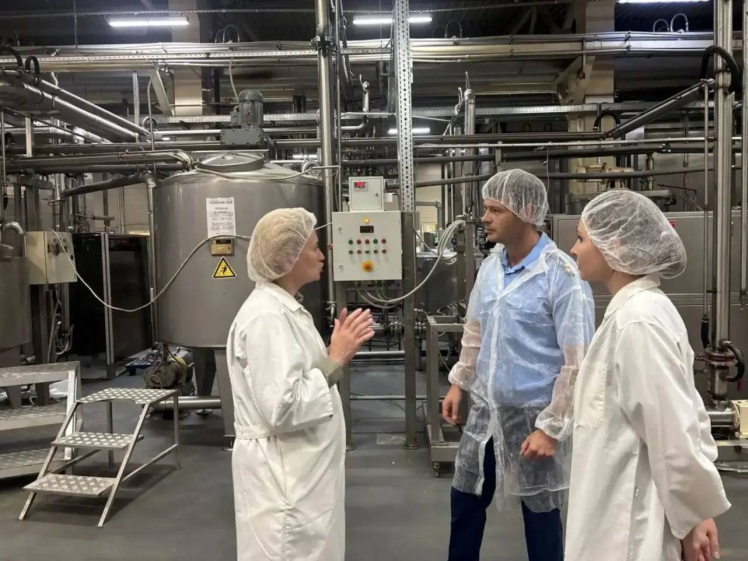 Прокурор Ломоносовского района провёл приём работников ООО «КФ им. Н.К. Крупской» Прокурор Ломоносовского района провёл приём работников ООО «КФ им. Н.К. Крупской»