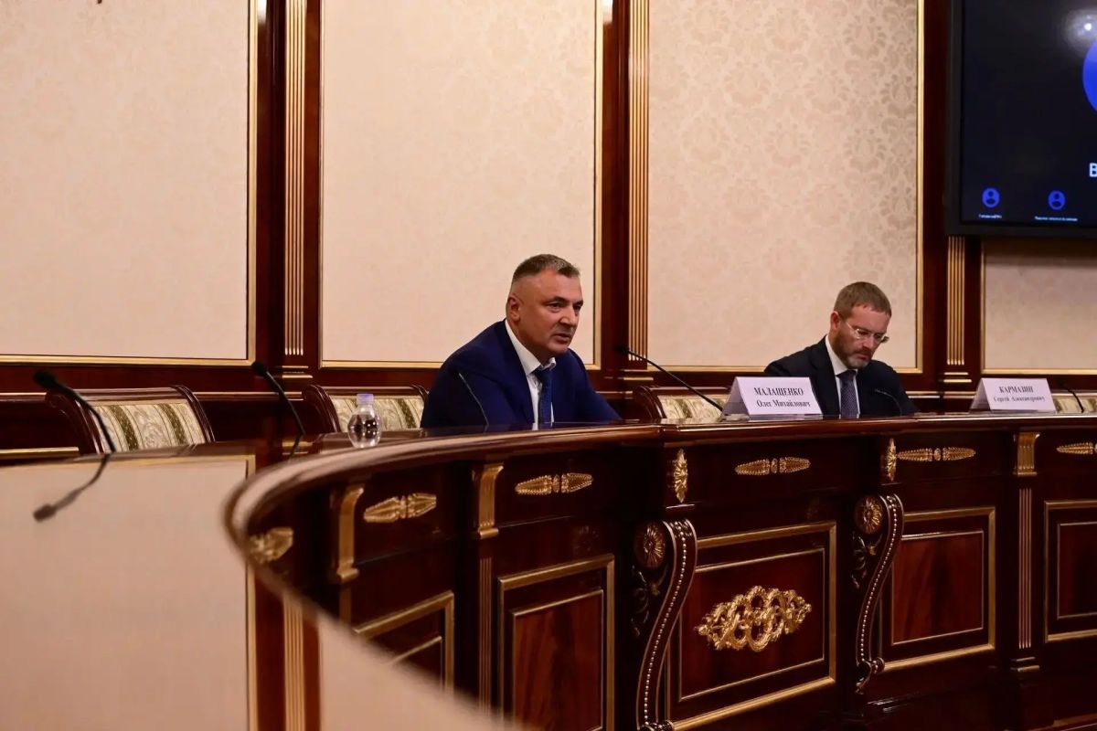 Вице-губернатор Ленобласти Олег Малащенко провел заседание штаба по борьбе с борщевиком, на котором подвели предварительные итоги текущего года и обсудили перспективы работы в 2027 году Вице-губернатор Ленобласти Олег Малащенко провел заседание штаба по борьбе с борщевиком, на котором подвели предварительные итоги текущего года и обсудили перспективы работы в 2027 году