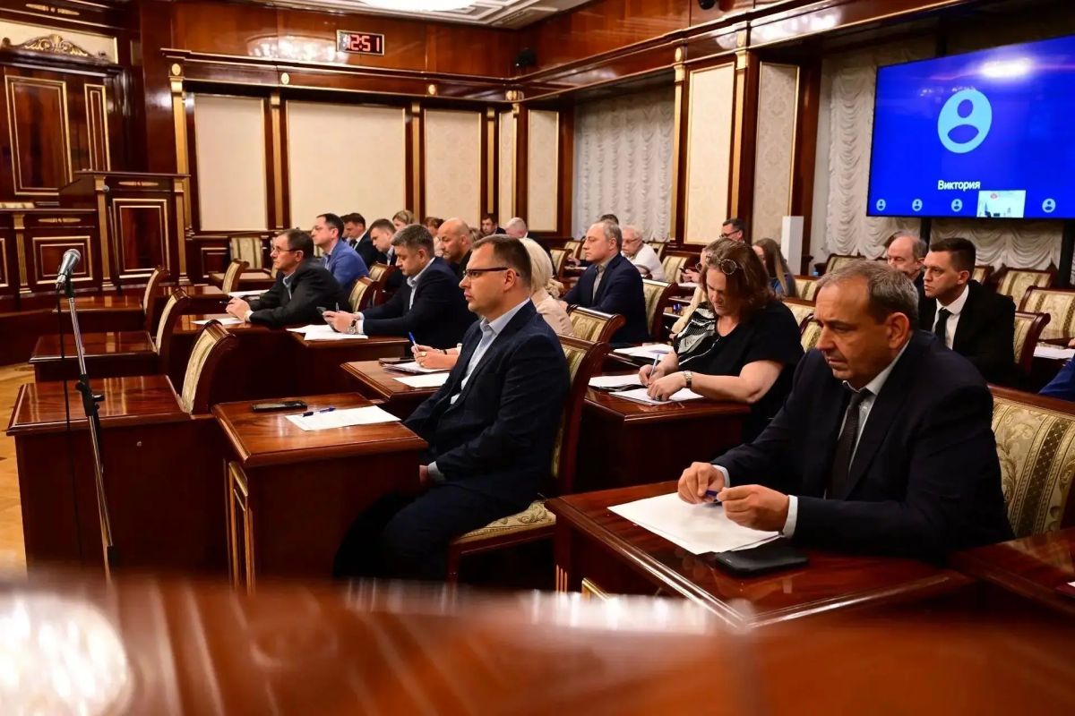Вице-губернатор Ленобласти Олег Малащенко провел заседание штаба по борьбе с борщевиком, на котором подвели предварительные итоги текущего года и обсудили перспективы работы в 2027 году Вице-губернатор Ленобласти Олег Малащенко провел заседание штаба по борьбе с борщевиком, на котором подвели предварительные итоги текущего года и обсудили перспективы работы в 2027 году