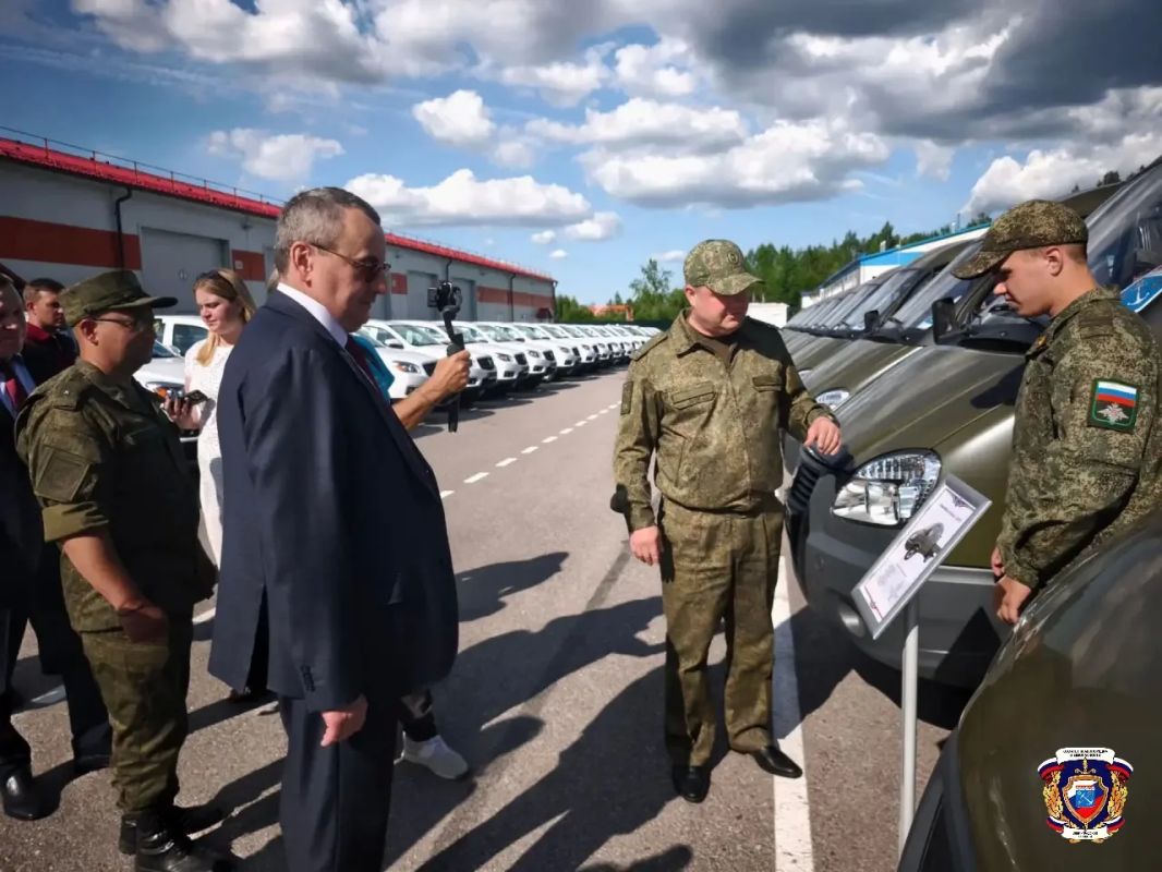 Ленинградская область передала Министерству обороны Российской Федерации партию автомобильной техники и специализированного оборудования для обеспечения задач в сфере безопасности и устойчивой работы объектов инфраструктуры Ленинградская область передала Министерству обороны Российской Федерации партию автомобильной техники и специализированного оборудования для обеспечения задач в сфере безопасности и устойчивой работы объектов инфраструктуры