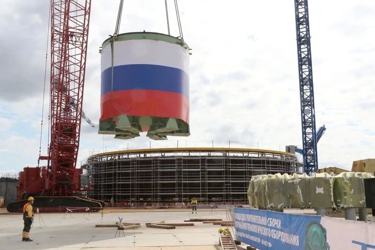 На Ленинградской АЭС-2 установили «ловушку расплава» На Ленинградской АЭС-2 установили «ловушку расплава»