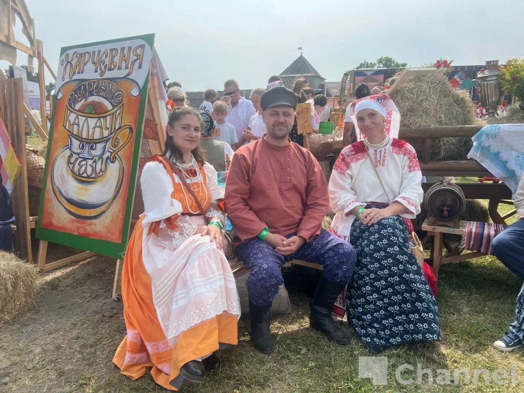 В Ивангородской крепости в рамках празднования 99-летия Ленобласти работает интерактивно-художественное пространство "Подворье" В Ивангородской крепости в рамках празднования 99-летия Ленобласти работает интерактивно-художественное пространство "Подворье"