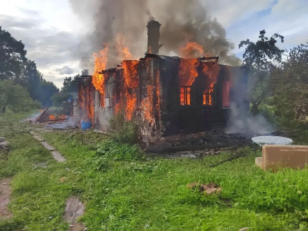 За прошедшие сутки подразделения территориального пожарно-спасательного гарнизона Ленинградской области реагировали на 9 оперативных событий: За прошедшие сутки подразделения территориального пожарно-спасательного гарнизона Ленинградской области реагировали на 9 оперативных событий: