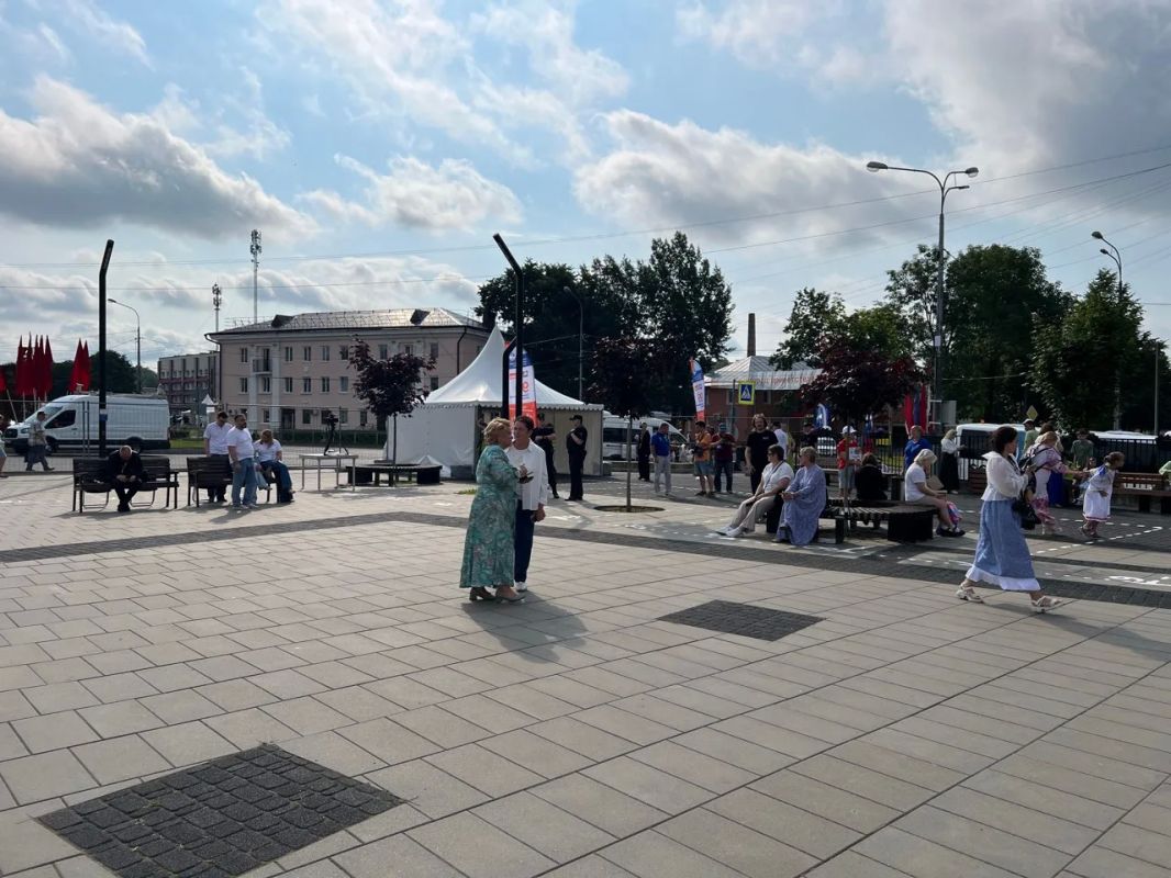 В Ивангороде сегодня громко, интересно, весело и вкусно В Ивангороде сегодня громко, интересно, весело и вкусно