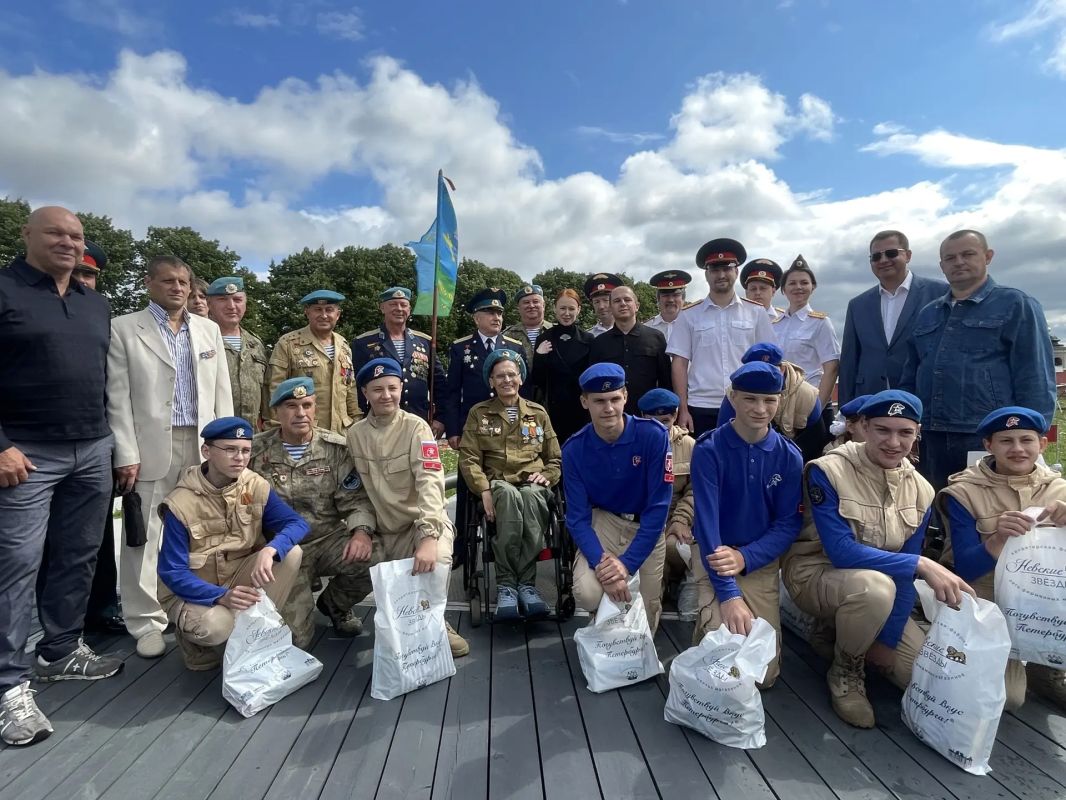 Сотрудники ГСУ СК России по городу Санкт-Петербургу приняли участие в торжественных мероприятиях, посвященных годовщине создания ВДВ Сотрудники ГСУ СК России по городу Санкт-Петербургу приняли участие в торжественных мероприятиях, посвященных годовщине создания ВДВ