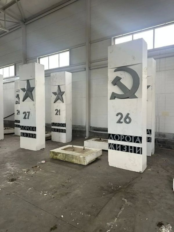 В Ленобласти реставрируют километровые столбы Дороги жизни В Ленобласти реставрируют километровые столбы Дороги жизни