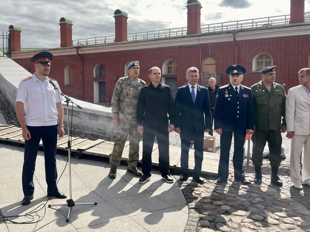 Сотрудники ГСУ СК России по городу Санкт-Петербургу приняли участие в торжественных мероприятиях, посвященных годовщине создания ВДВ Сотрудники ГСУ СК России по городу Санкт-Петербургу приняли участие в торжественных мероприятиях, посвященных годовщине создания ВДВ