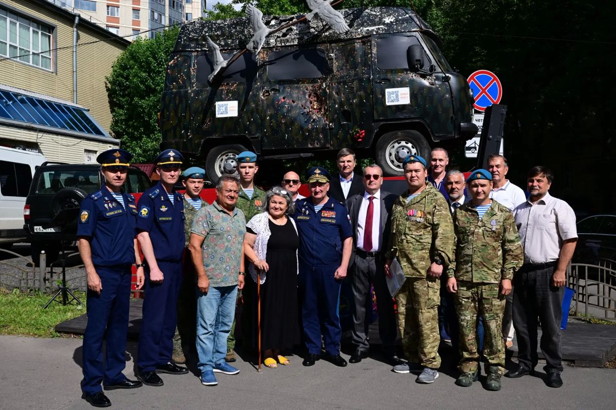 Ко Дню Воздушно-десантных войск Правительство Ленинградской области при поддержке благотворительного фонда «Суворов» передало два автобуса для нужд Минобороны России Ко Дню Воздушно-десантных войск Правительство Ленинградской области при поддержке благотворительного фонда «Суворов» передало два автобуса для нужд Минобороны России