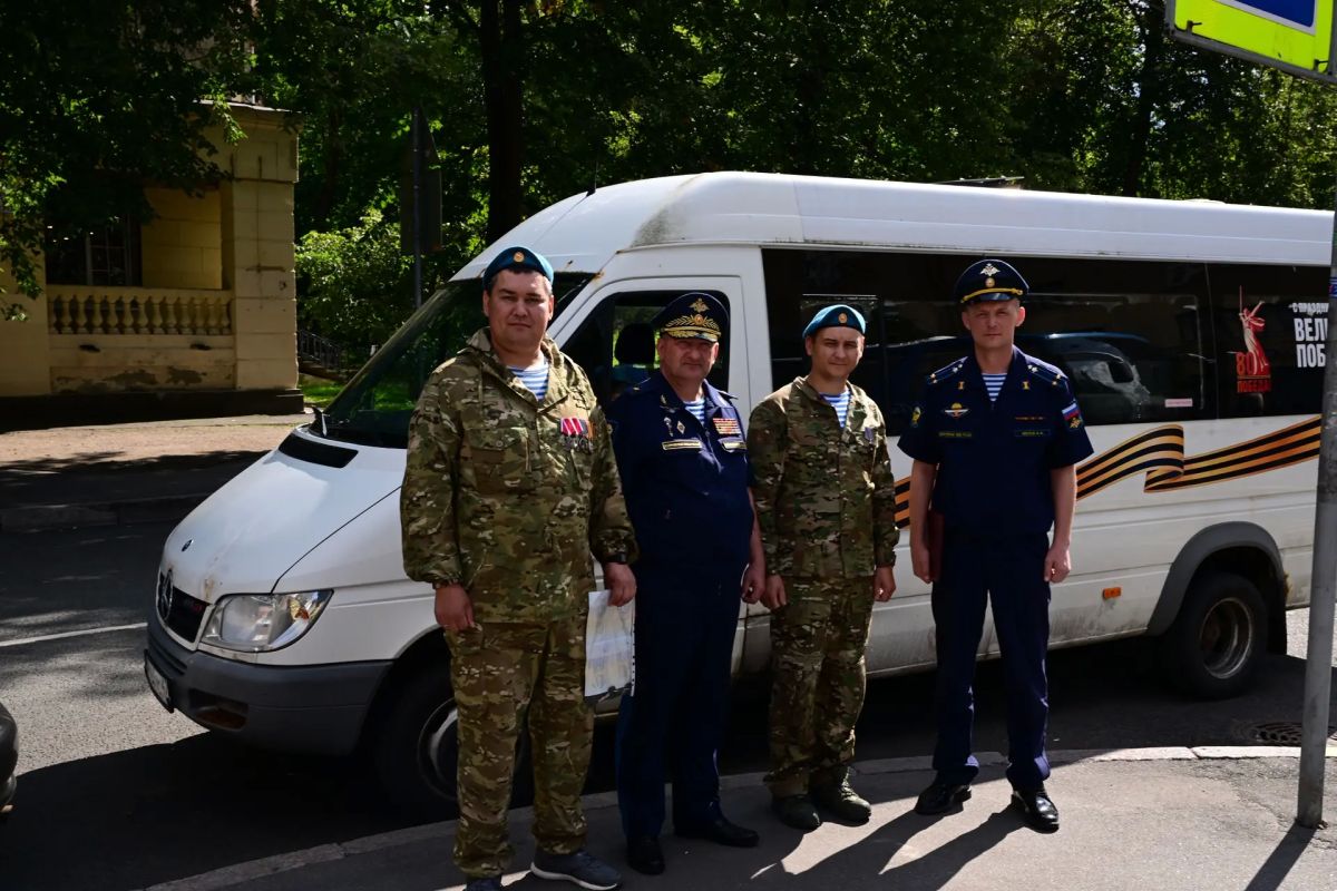 Ко Дню Воздушно-десантных войск Правительство Ленинградской области при поддержке благотворительного фонда «Суворов» передало два автобуса для нужд Минобороны России Ко Дню Воздушно-десантных войск Правительство Ленинградской области при поддержке благотворительного фонда «Суворов» передало два автобуса для нужд Минобороны России
