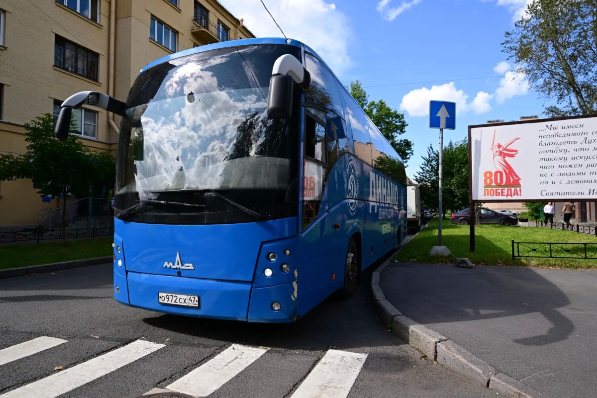 Ко Дню Воздушно-десантных войск Правительство Ленинградской области при поддержке благотворительного фонда «Суворов» передало два автобуса для нужд Минобороны России Ко Дню Воздушно-десантных войск Правительство Ленинградской области при поддержке благотворительного фонда «Суворов» передало два автобуса для нужд Минобороны России