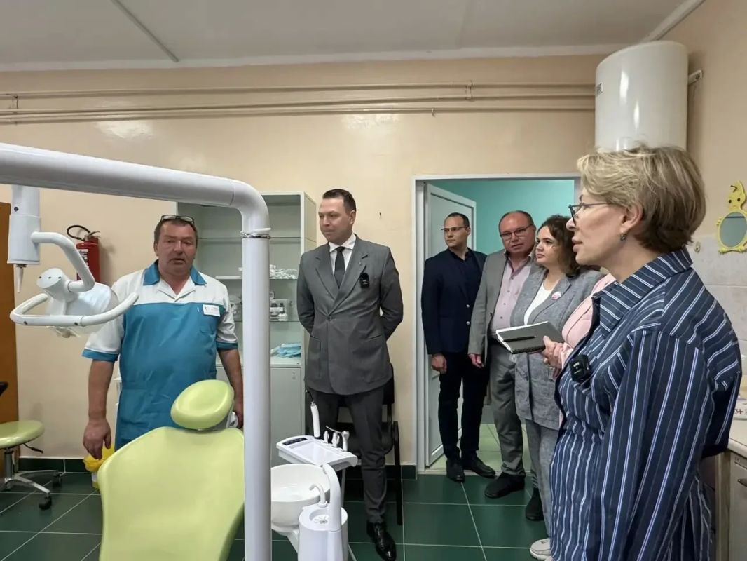 Новый фельдшерско-акушерский пункт начал работу в деревне Мотохово, сменив здание 1991 года постройки. В современных модульных помещениях оборудованы кабинет фельдшера, процедурная, аптечный пункт, зона ожидания для... Новый фельдшерско-акушерский пункт начал работу в деревне Мотохово, сменив здание 1991 года постройки. В современных модульных помещениях оборудованы кабинет фельдшера, процедурная, аптечный пункт, зона ожидания для...