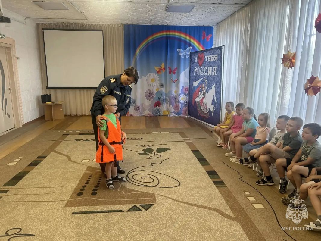 Занятие по безопасности в детском саду «Россияночка» в Тихвине Занятие по безопасности в детском саду «Россияночка» в Тихвине