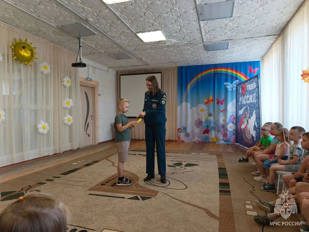 Занятие по безопасности в детском саду «Россияночка» в Тихвине Занятие по безопасности в детском саду «Россияночка» в Тихвине