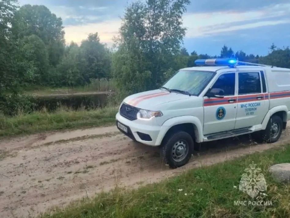 На Ново-Свирском канале лодка наехала на двух детей на матрасе На Ново-Свирском канале лодка наехала на двух детей на матрасе
