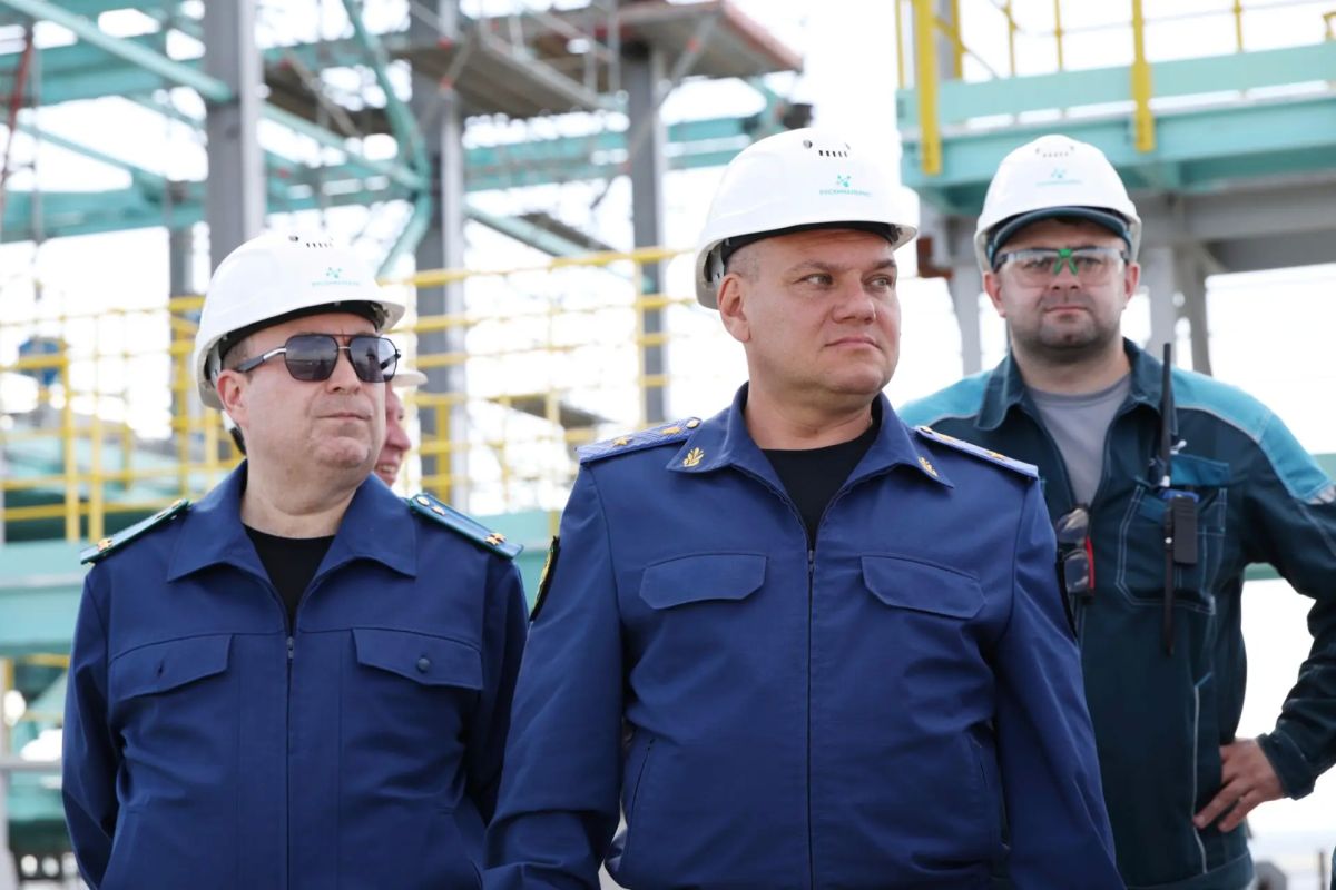 Прокурор Ленинградской области посетил строительную площадку комплекса переработки этансодержащего газа и производства сжиженного природного газа в Кингисеппском районе Прокурор Ленинградской области посетил строительную площадку комплекса переработки этансодержащего газа и производства сжиженного природного газа в Кингисеппском районе