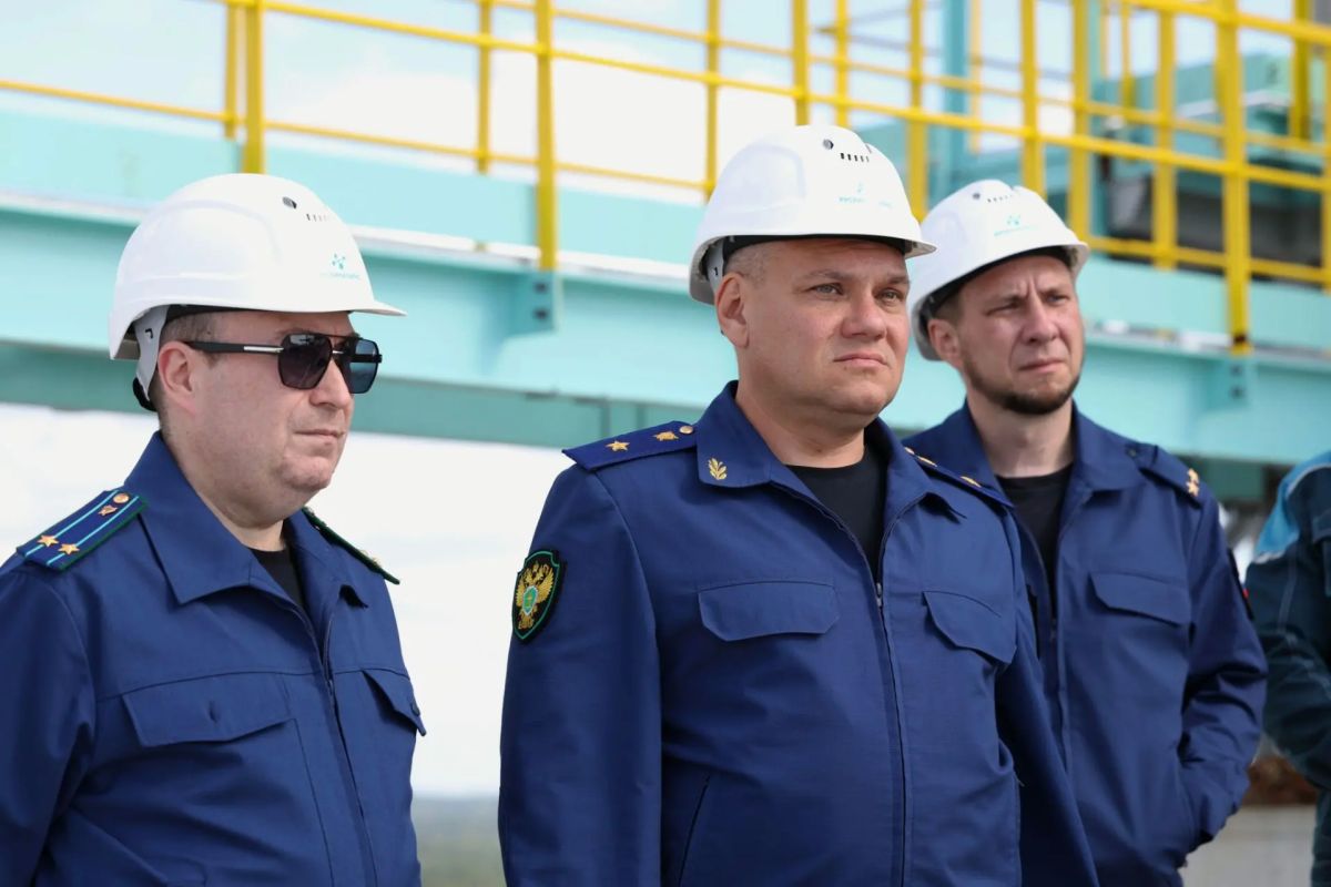 Прокурор Ленинградской области посетил строительную площадку комплекса переработки этансодержащего газа и производства сжиженного природного газа в Кингисеппском районе Прокурор Ленинградской области посетил строительную площадку комплекса переработки этансодержащего газа и производства сжиженного природного газа в Кингисеппском районе