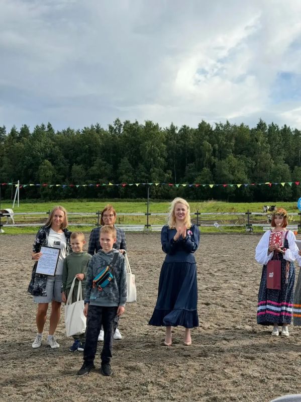 В конно-спортивном клубе «Светозар» в деревне Владимировка прошёл семейный фестиваль «Летние святки» В конно-спортивном клубе «Светозар» в деревне Владимировка прошёл семейный фестиваль «Летние святки»