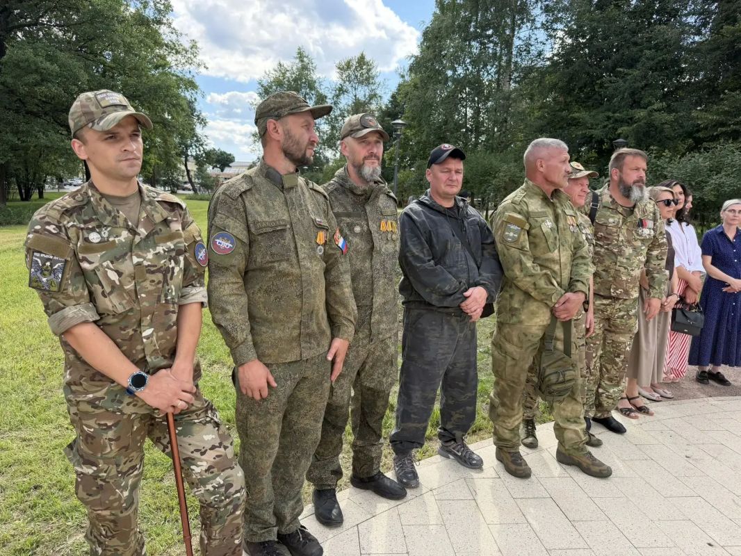 Александр Дрозденко: В Гатчине открылась обновлённая аллея Императора Павла I. Подарок ко дню рождения города Александр Дрозденко: В Гатчине открылась обновлённая аллея Императора Павла I. Подарок ко дню рождения города