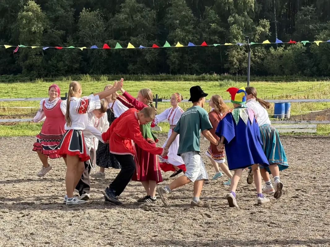 В конно-спортивном клубе «Светозар» в деревне Владимировка прошёл семейный фестиваль «Летние святки» В конно-спортивном клубе «Светозар» в деревне Владимировка прошёл семейный фестиваль «Летние святки»