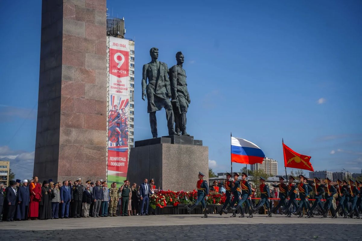 Делегация Росгвардии почтила память защитников Ленинграда Делегация Росгвардии почтила память защитников Ленинграда