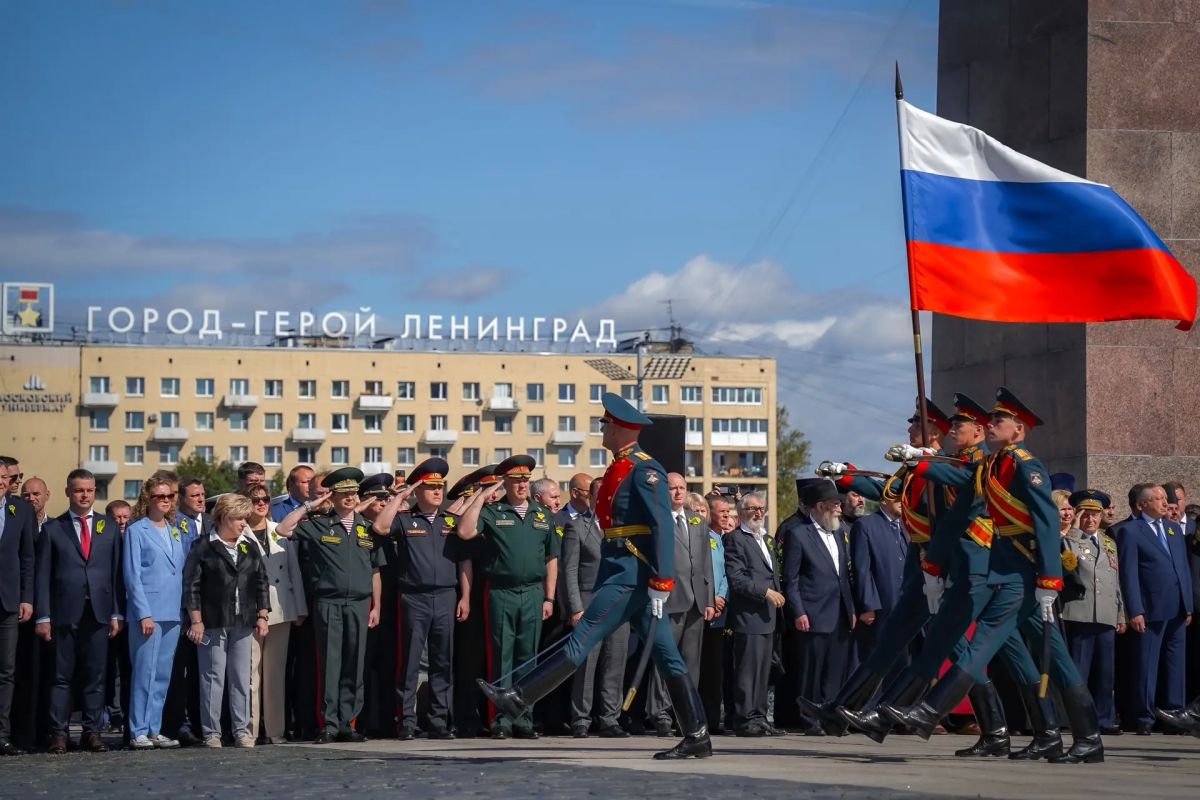 Делегация Росгвардии почтила память защитников Ленинграда Делегация Росгвардии почтила память защитников Ленинграда