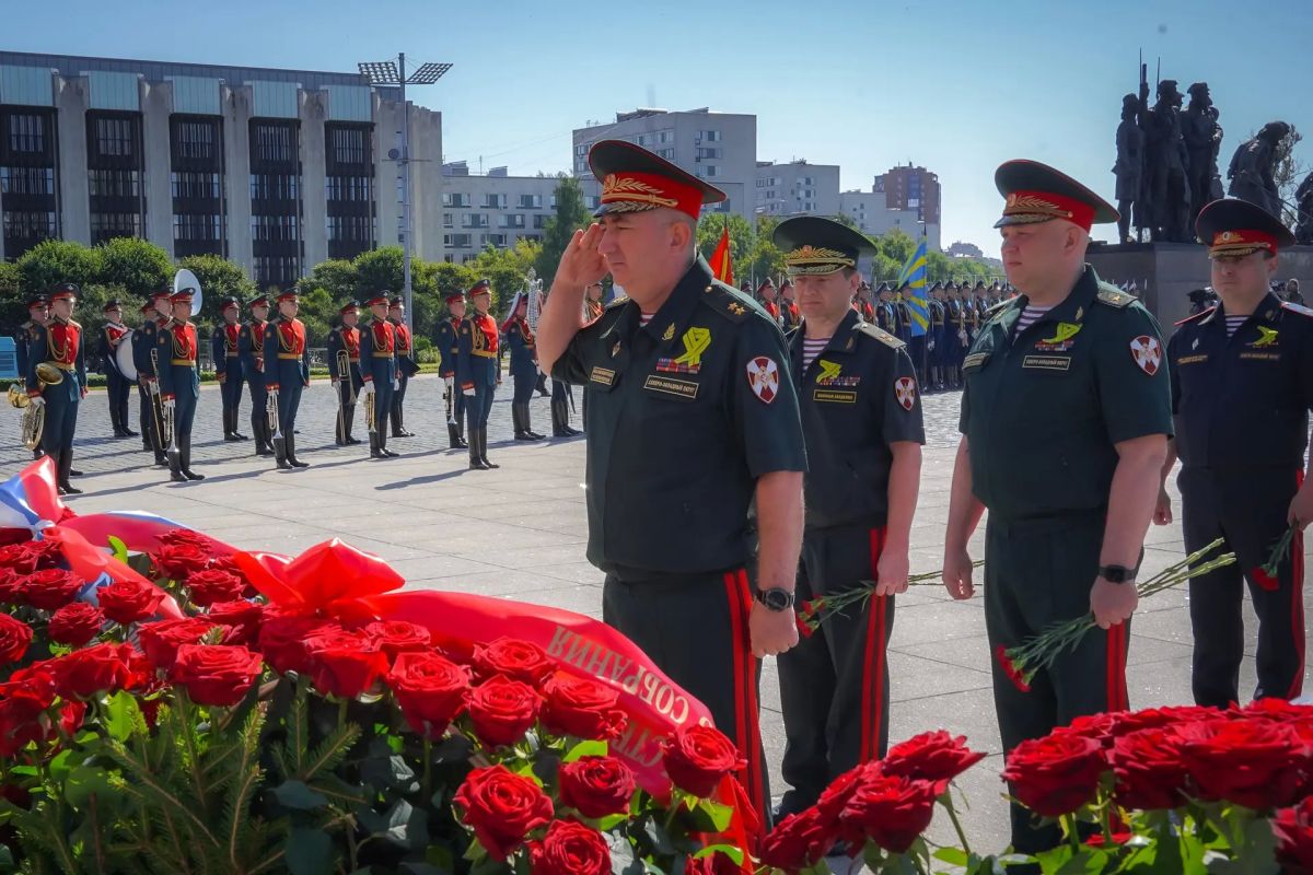 Делегация Росгвардии почтила память защитников Ленинграда Делегация Росгвардии почтила память защитников Ленинграда