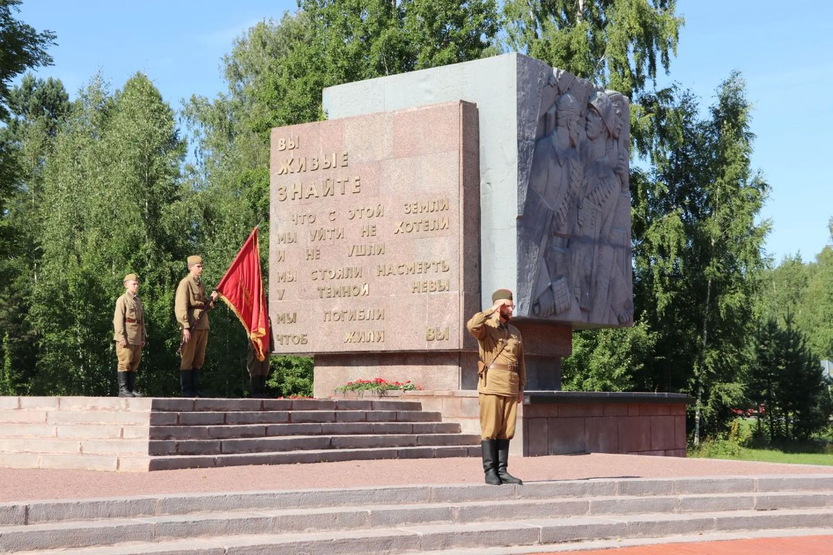 У «Рубежного камня» почтили память участников Ленинградской битвы У «Рубежного камня» почтили память участников Ленинградской битвы