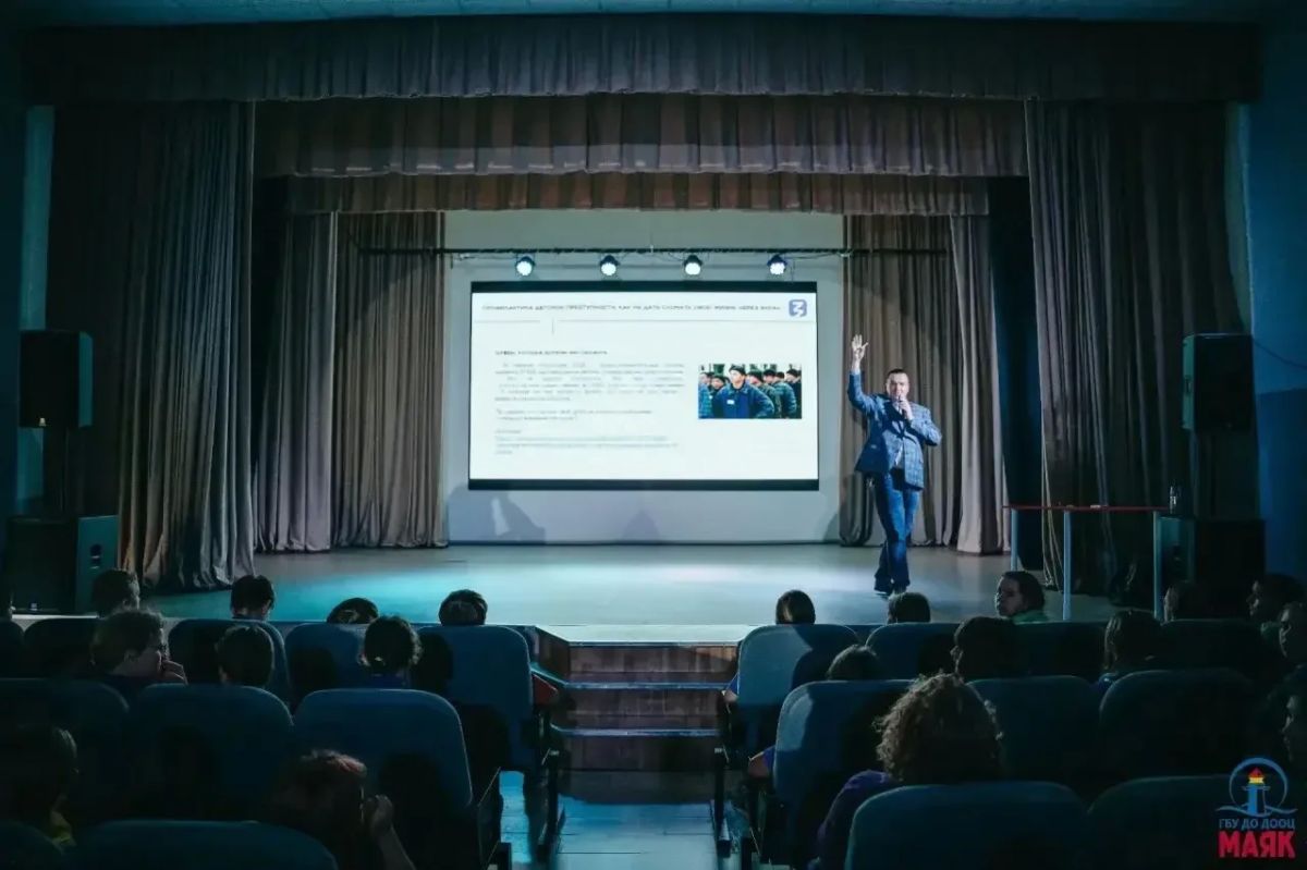 Российское общество «Знание» организовало цикл просветительских встреч для школьников, отдыхающих в детских оздоровительных лагерях Ленинградской области Российское общество «Знание» организовало цикл просветительских встреч для школьников, отдыхающих в детских оздоровительных лагерях Ленинградской области