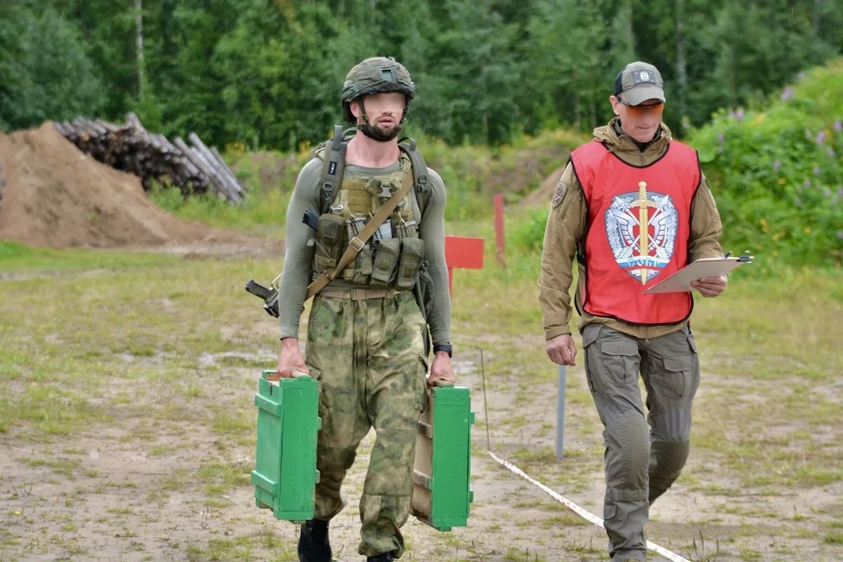 В Архангельске впервые в Северо-Западном округе Росгвардии прошли испытания на право ношения официального геральдического знака – знака отличия специального отряда быстрого реагирования Федеральной службы войск национальной... В Архангельске впервые в Северо-Западном округе Росгвардии прошли испытания на право ношения официального геральдического знака – знака отличия специального отряда быстрого реагирования Федеральной службы войск национальной...