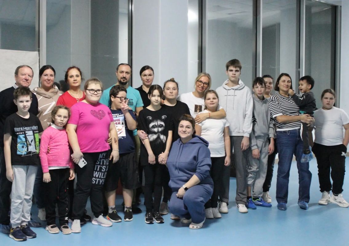 «Семья героя», адаптивный спорт и «Вахта памяти»: 5 лучших ленинградских социальных проектов 2025 года наградили на Гражданском форуме #Команда47 «Семья героя», адаптивный спорт и «Вахта памяти»: 5 лучших ленинградских социальных проектов 2025 года наградили на Гражданском форуме #Команда47