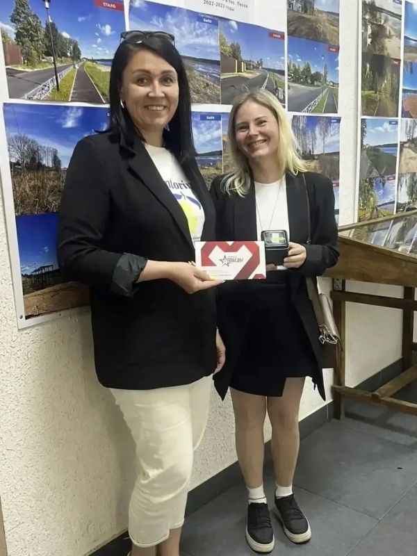 Волонтёры #МЫВМЕСТЕ продолжают вручать подарочные сертификаты семьям бойцов СВО Волонтёры #МЫВМЕСТЕ продолжают вручать подарочные сертификаты семьям бойцов СВО