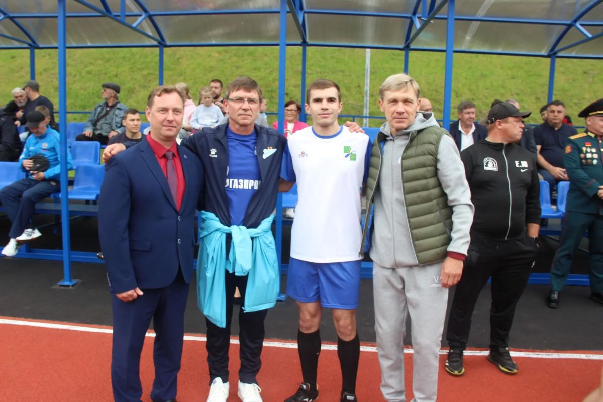В Подпорожье торжественно открыли новый современный стадион В Подпорожье торжественно открыли новый современный стадион