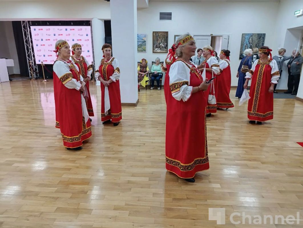 В Гатчине стартовал фестиваль старшего поколения "Ленинградское долголетие" В Гатчине стартовал фестиваль старшего поколения "Ленинградское долголетие"