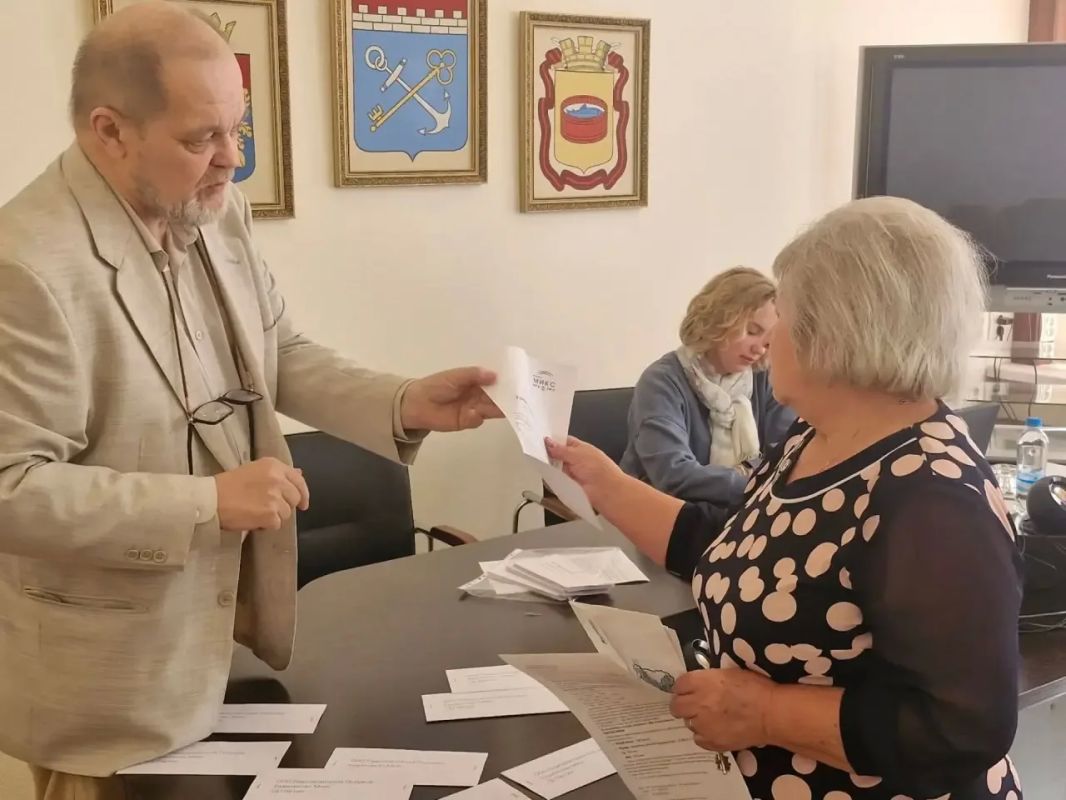 В территориальных избирательных комиссиях Ленинградской области прошли жеребьевки по распределению эфирного времени и печатной площади для проведения предвыборной агитации политическими партиями и зарегистрированными... В территориальных избирательных комиссиях Ленинградской области прошли жеребьевки по распределению эфирного времени и печатной площади для проведения предвыборной агитации политическими партиями и зарегистрированными...