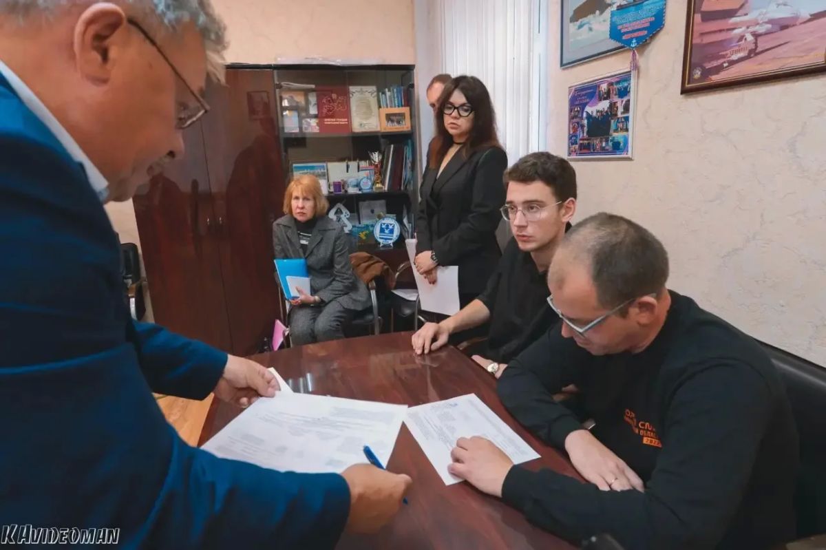 В территориальных избирательных комиссиях Ленинградской области прошли жеребьевки по распределению эфирного времени и печатной площади для проведения предвыборной агитации политическими партиями и зарегистрированными... В территориальных избирательных комиссиях Ленинградской области прошли жеребьевки по распределению эфирного времени и печатной площади для проведения предвыборной агитации политическими партиями и зарегистрированными...