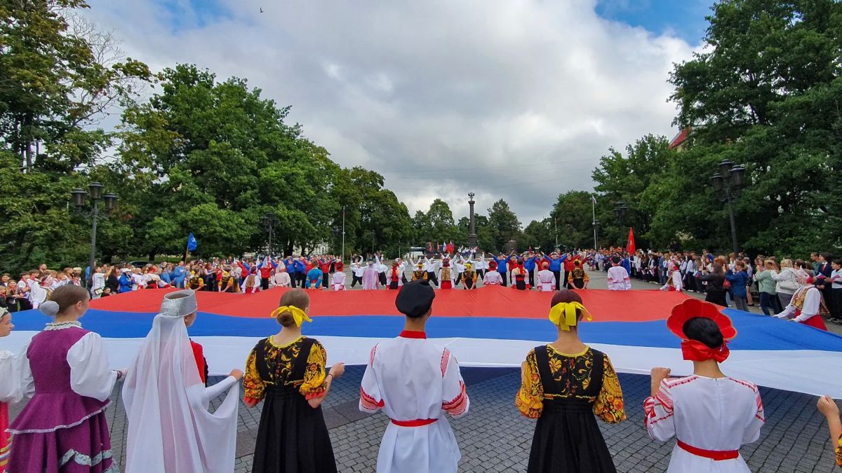 День Государственного флага России: как это было в Ленобласти День Государственного флага России: как это было в Ленобласти