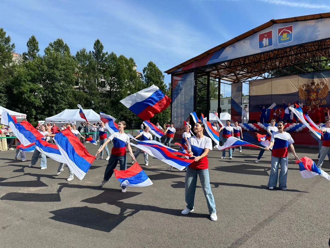 День Государственного флага России: как это было в Ленобласти День Государственного флага России: как это было в Ленобласти