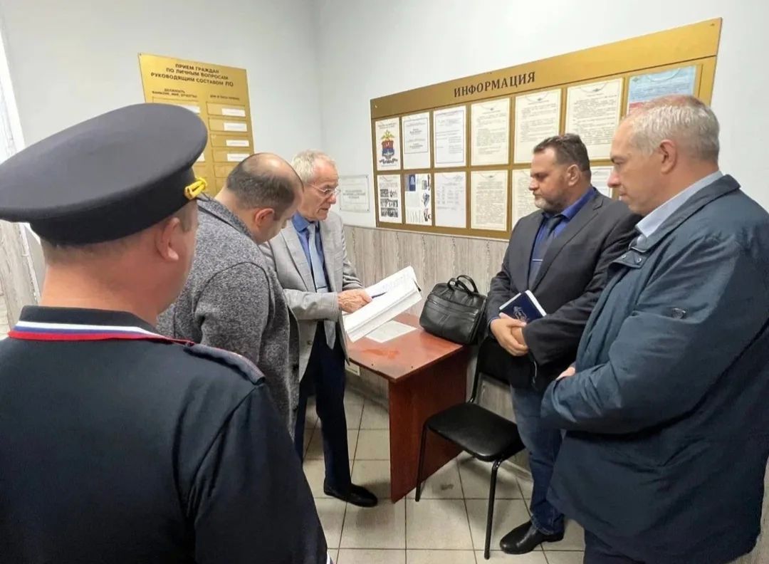 Представители Общественного совета при УТ МВД России по ЦФО посетили ЛО МВД России на станции Москва-Ленинградская Представители Общественного совета при УТ МВД России по ЦФО посетили ЛО МВД России на станции Москва-Ленинградская