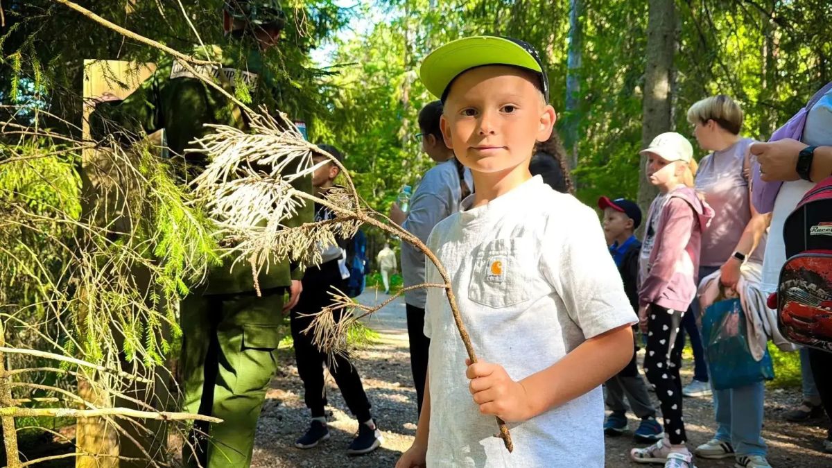 Семьи участников СВО открыли для себя «Долину Выбьи и Лужскую губу» Семьи участников СВО открыли для себя «Долину Выбьи и Лужскую губу»