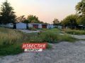 Амброзия в рост человека и разбитые подъезды — жители Лисичанска показали состояние своего двора