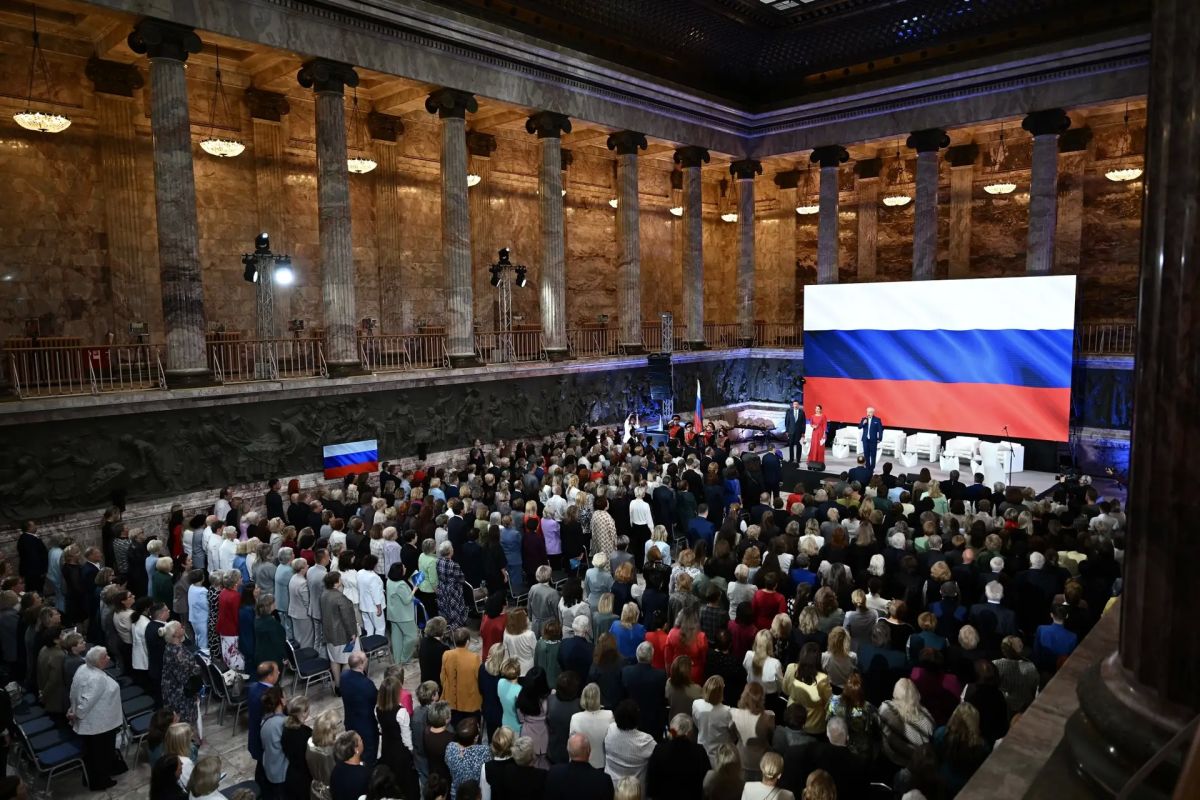 Александр Дрозденко: На областном педсовете выдвинул сегодня принципиально новые инициативы по поддержке педагогов Александр Дрозденко: На областном педсовете выдвинул сегодня принципиально новые инициативы по поддержке педагогов