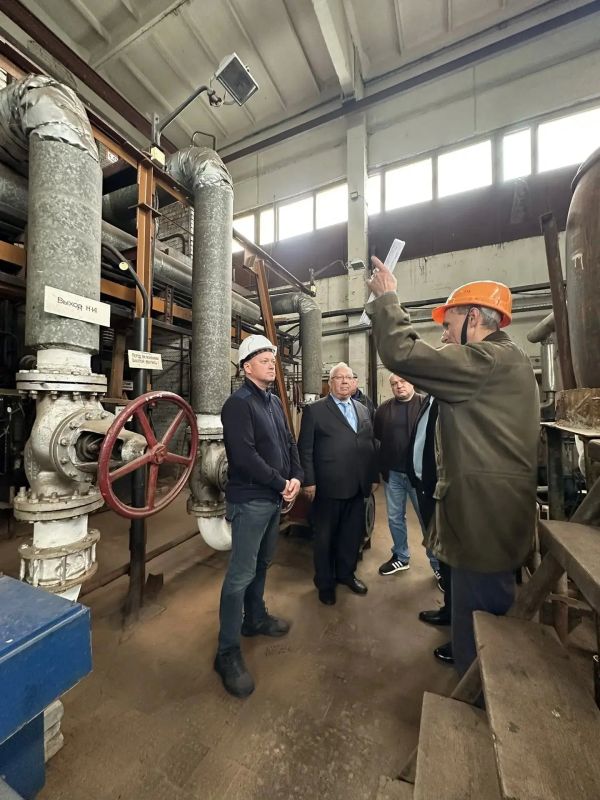 Председатель комитета по топливно-энергетическому комплексу Ленинградской области Сергей Морозов оценил готовность котельных в Бору к зиме Председатель комитета по топливно-энергетическому комплексу Ленинградской области Сергей Морозов оценил готовность котельных в Бору к зиме